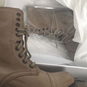 NIB Steve Madden Leather Troopa 2 Boots in Stone